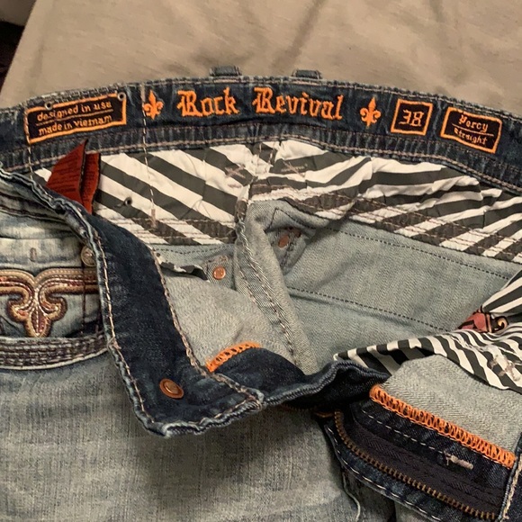 Men’s Rock Revival Jeans - Picture 3 of 3